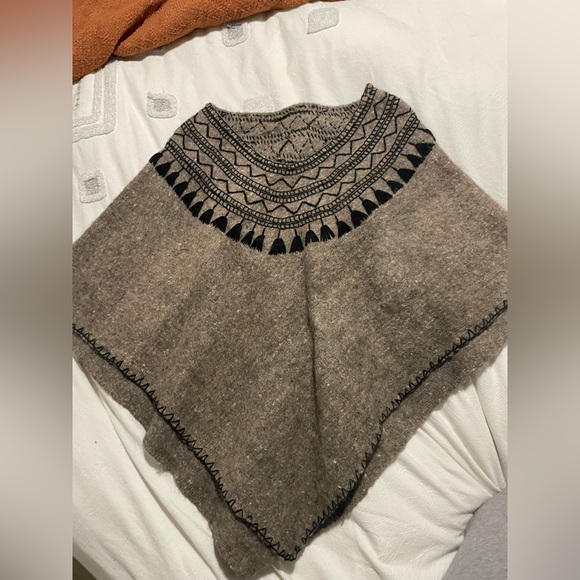 100% wool pancho hand stitched from artisan market in oaxaca - Picture 2 of 4